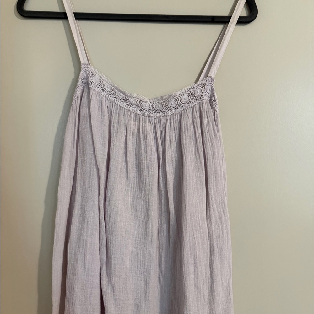 XiRENA Lavender Lace-Trimmed Top